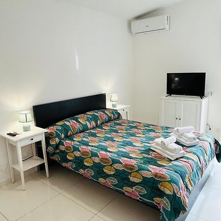 ポンテ・ガレリア The House Fiera Di Roma Aeroporto Fiumicino Bed & Breakfast エクステリア 写真