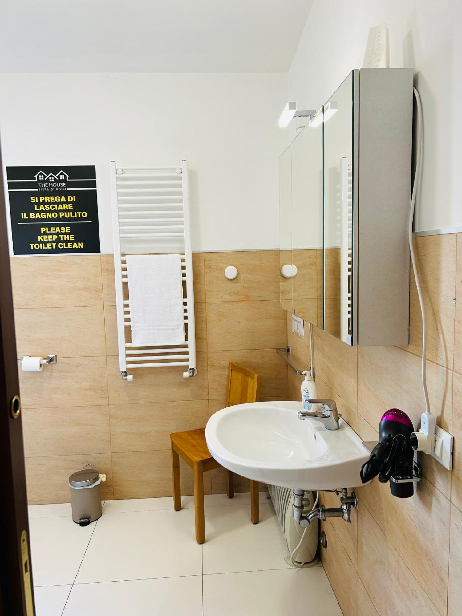 ポンテ・ガレリア The House Fiera Di Roma Aeroporto Fiumicino Bed & Breakfast エクステリア 写真